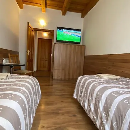 24 Bed & Breakfast *
